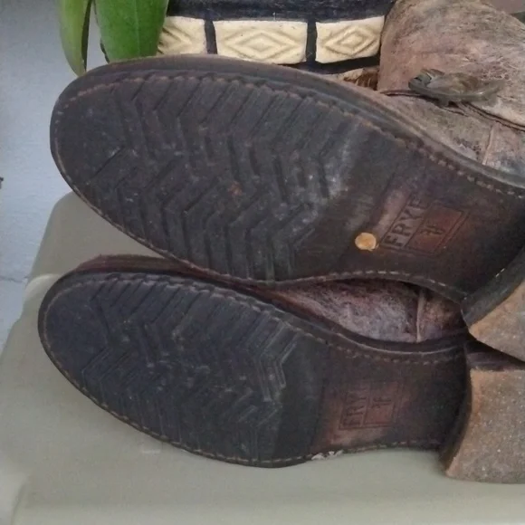 FRYE VERONICA BOOTS DISTRESSED - Picture 10 of 11